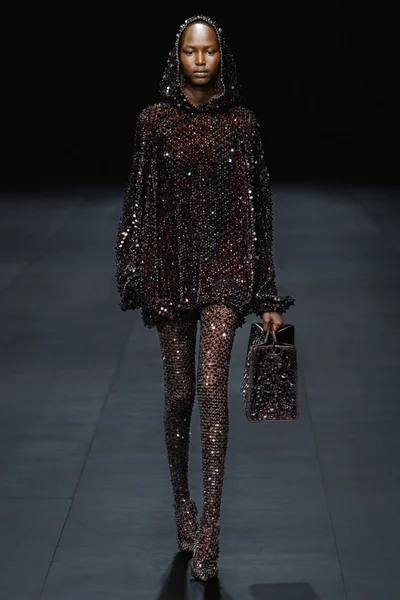 Look 18